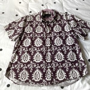 Wildfang XXL EUC button down short sleeve shirt in purple and white